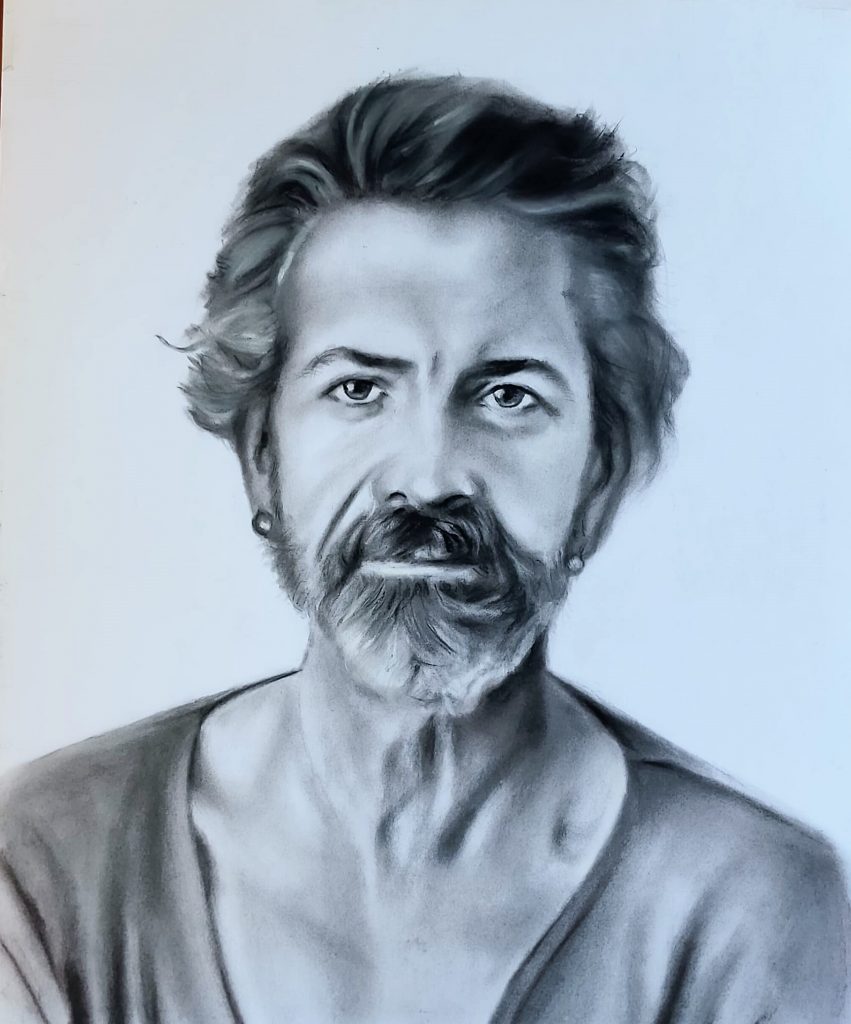 Retrato pintado a mano en carboncillo y lapiz